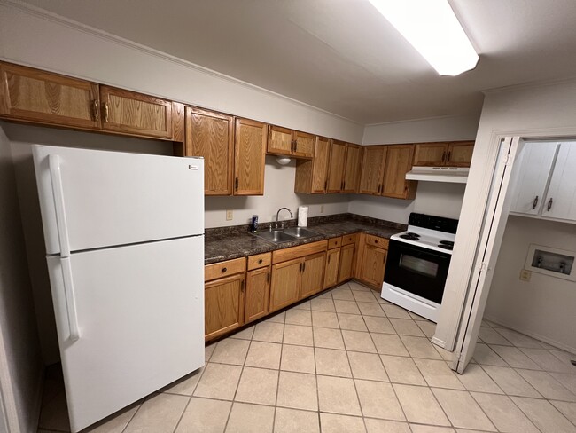 Kitchen - 201 Woodale Dr