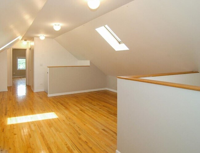 Foto del edificio - 1433 W Oakdale Ave