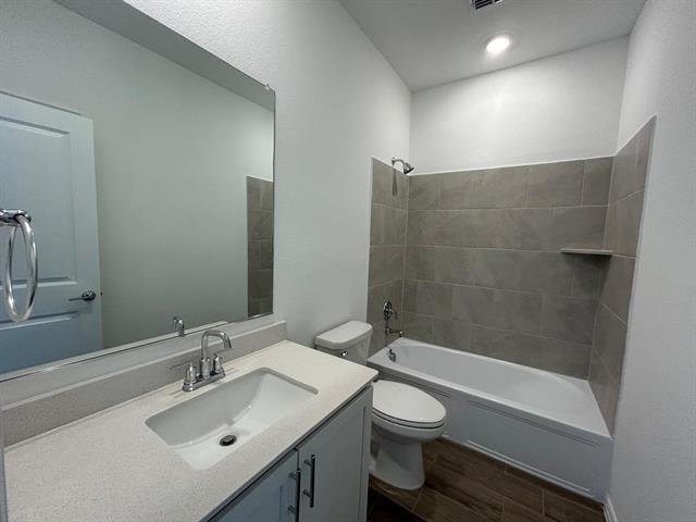 Building Photo - 724 Penvenen Pl