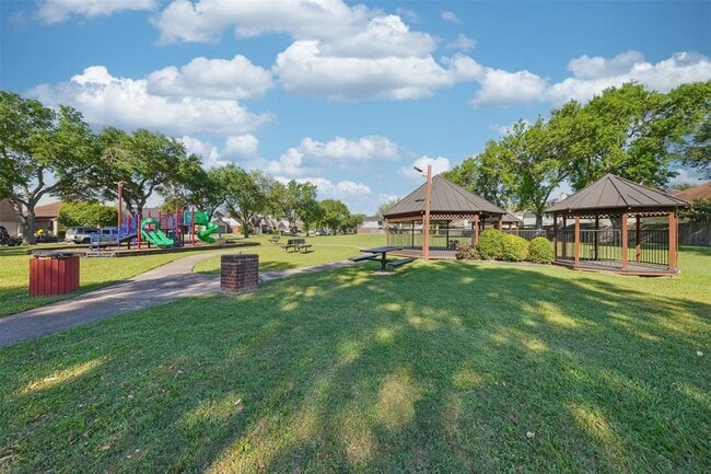 Building Photo - 8930 Deer Meadow Dr