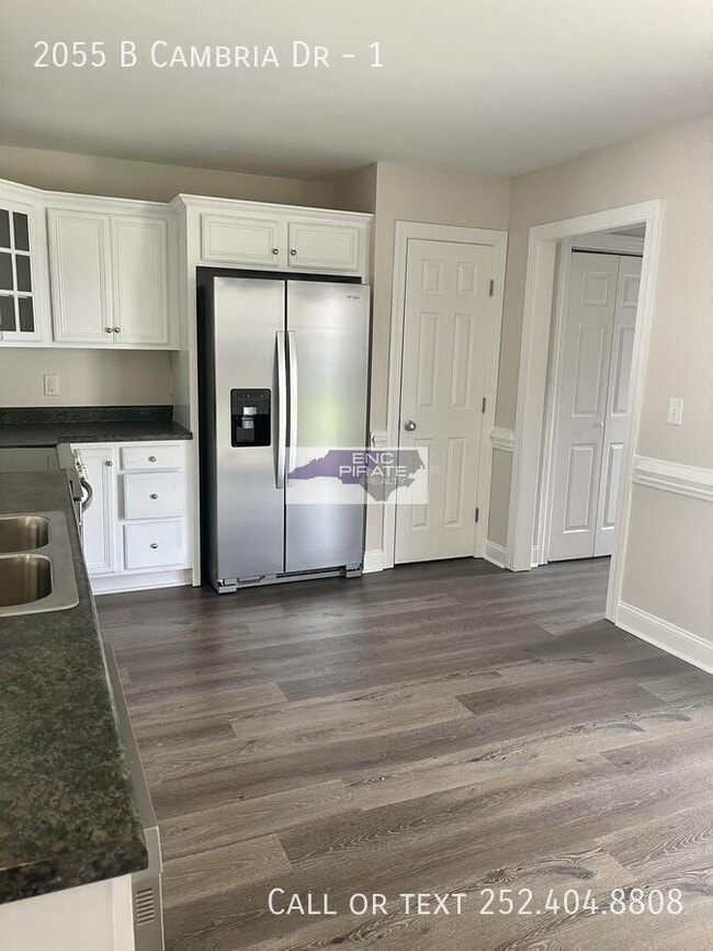 Building Photo - 2055B Cambria Dr