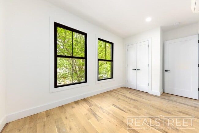 Building Photo - Brand New 2 Bed in Greenwood with W/D in u...