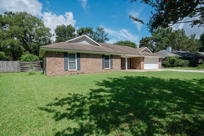 Foto del edificio - 122 Longleaf Cir