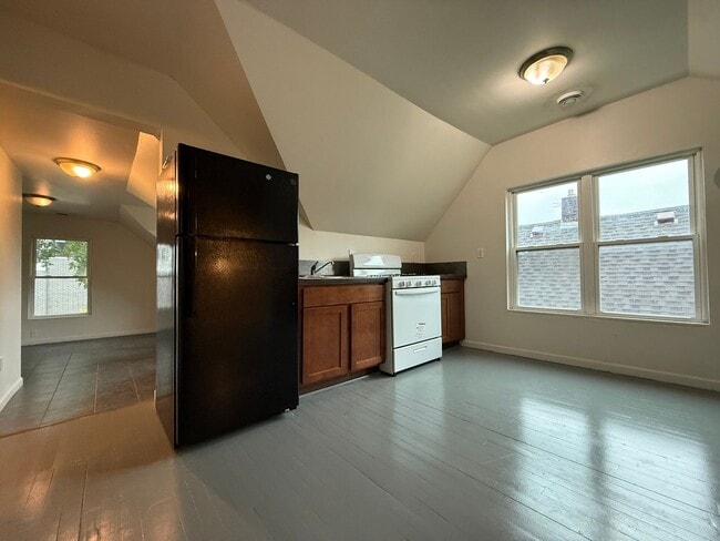 Building Photo - 1087 Randolph Ave