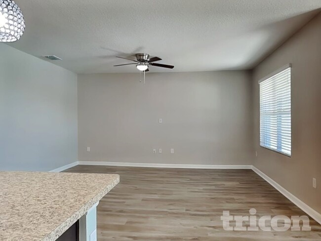 Building Photo - 4262 Roberta Dr