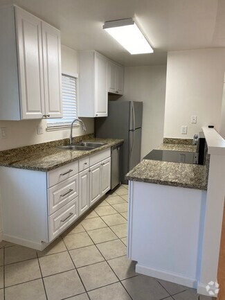 Building Photo - 775 Warring Dr
