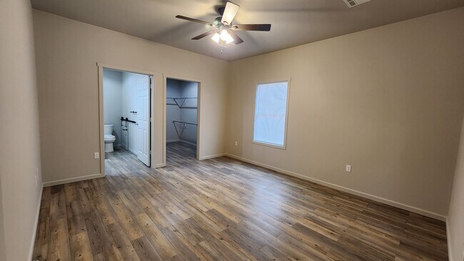 Foto del edificio - 347 L-12