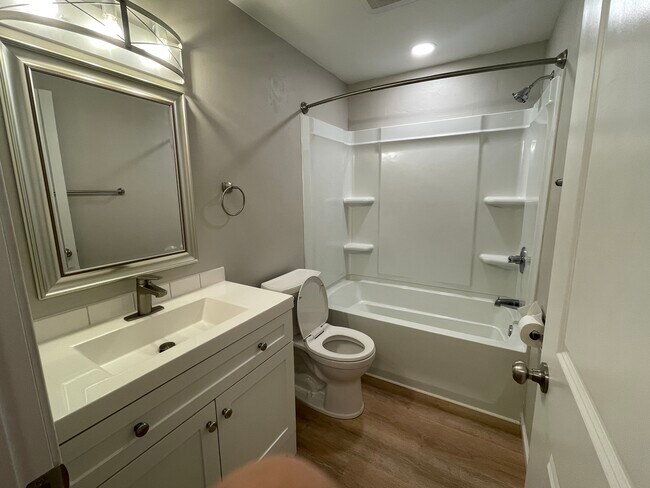 baño - 2719 N Owaissa St