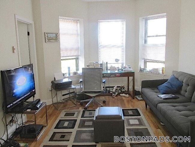 Foto del edificio - 57 Westland Ave