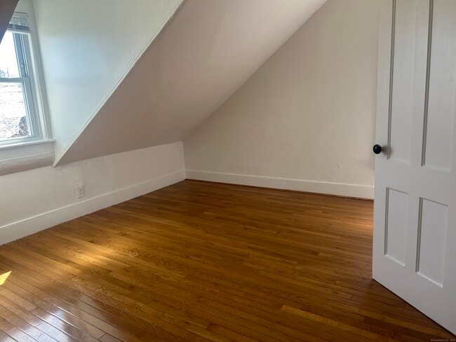Building Photo - 883 Montauk Ave