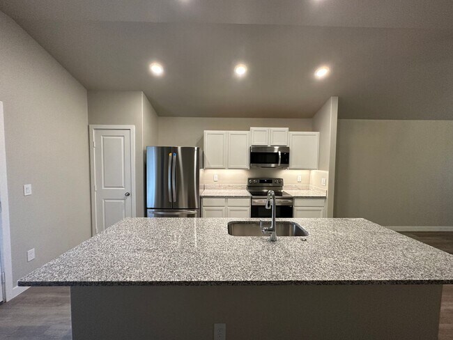 Foto del edificio - Awesome 3 Bedroom 2 bathroom!
