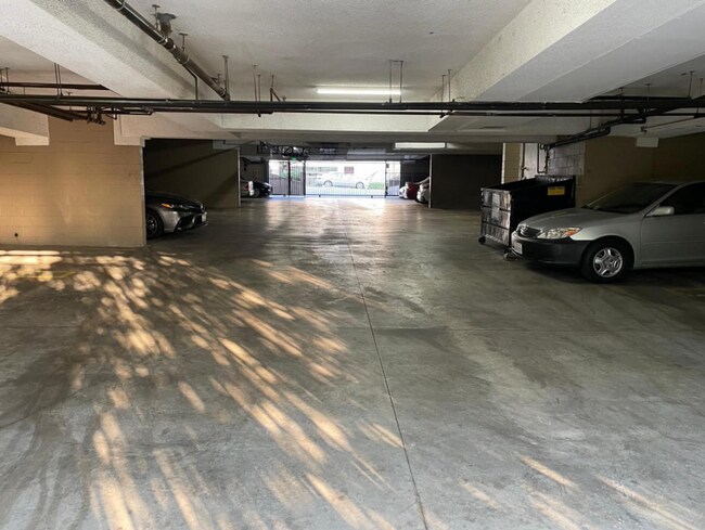 Foto del edificio - 10119 Commerce Ave