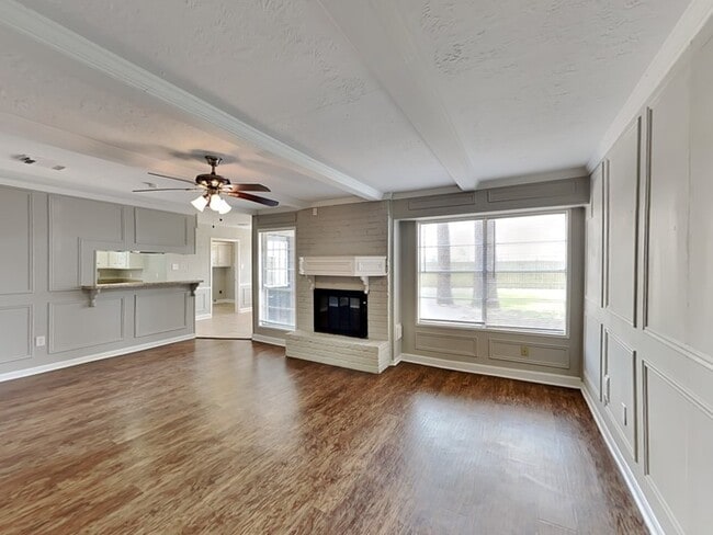 Foto del edificio - 7726-7712 12 Fairway Ln