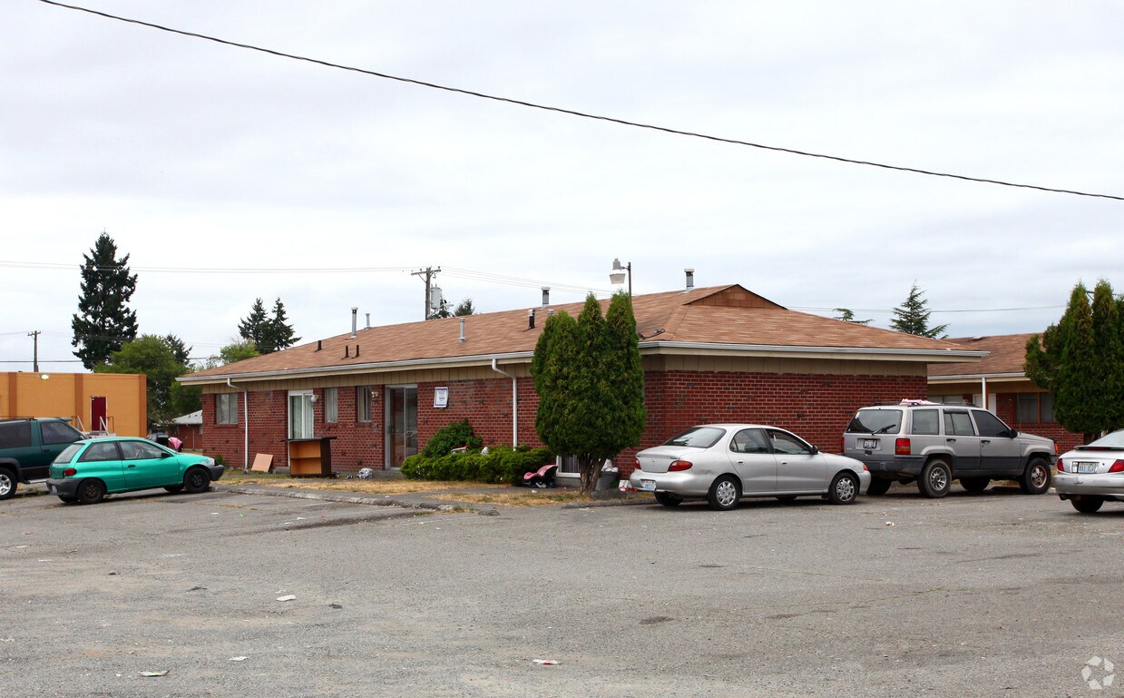 Primary Photo - Lakewood Gardens II