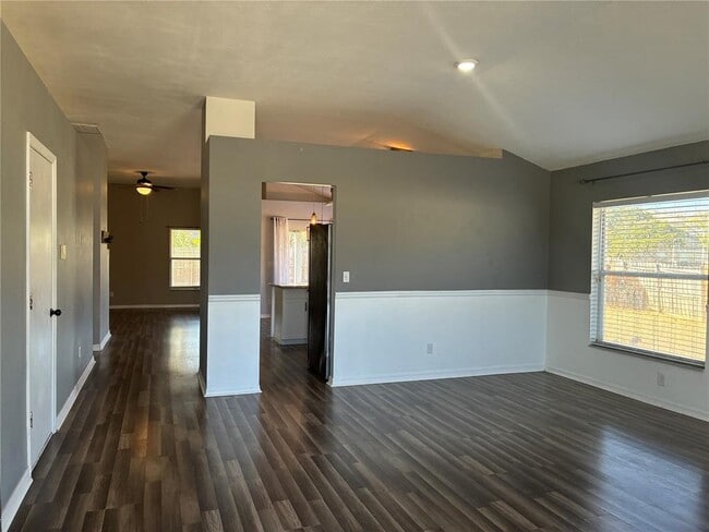 Building Photo - 5841 Dorham Pl