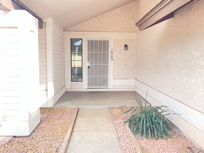 Building Photo - 1609 N Longmore St