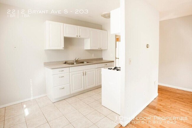 Building Photo - 2212 Bryant Ave S - 303 - 1 bed, 1 full bath
