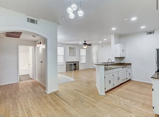 Building Photo - 5855 Valley Dr