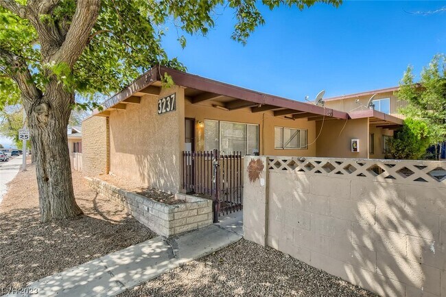 Foto del edificio - 3237 Arlene Way