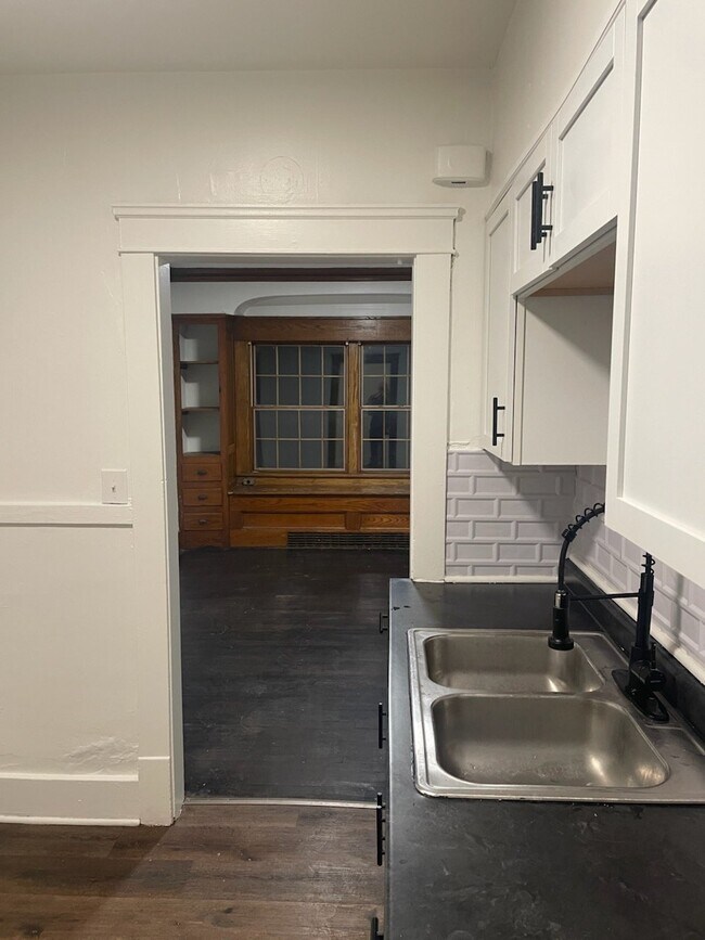 Foto del edificio - 1239 W 5th St