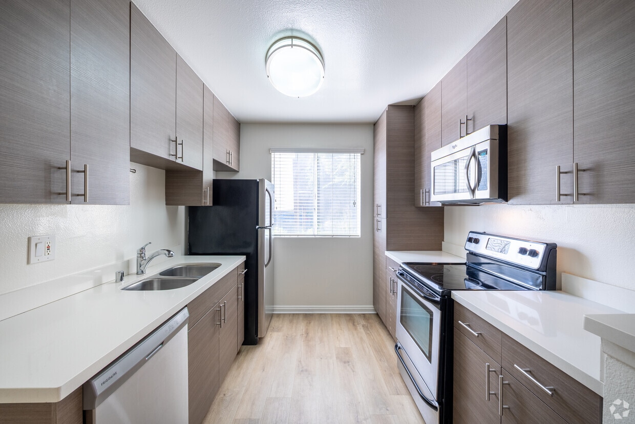 Primary Photo - Vista Real Apartments