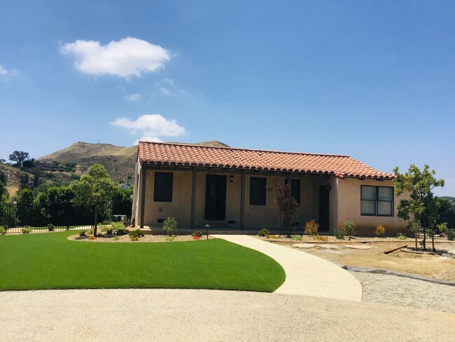 Building Photo - Casita in Simi Valley