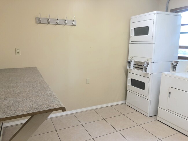 Shared Laundry Room - 507 S Highway 47