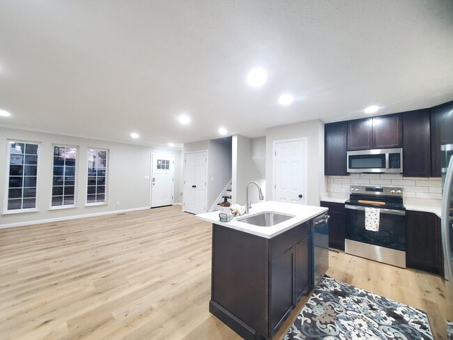 Building Photo - 130 Merlin Pl