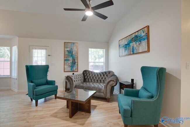 Foto del edificio - 210 Cypress Creek Dr