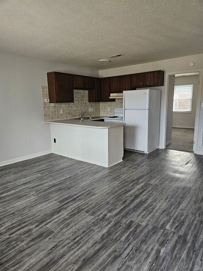 Building Photo - 1 BR 1 Bath at Green Valley Apartments