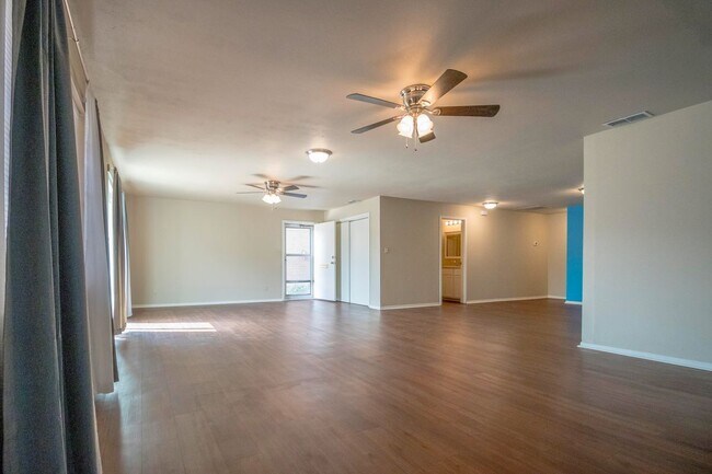 Foto del edificio - 601 Hibiscus Ave