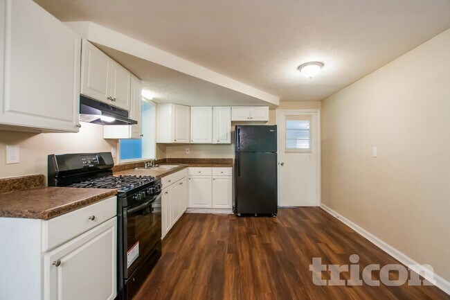 Foto del edificio - 6360 Pine Frost Dr
