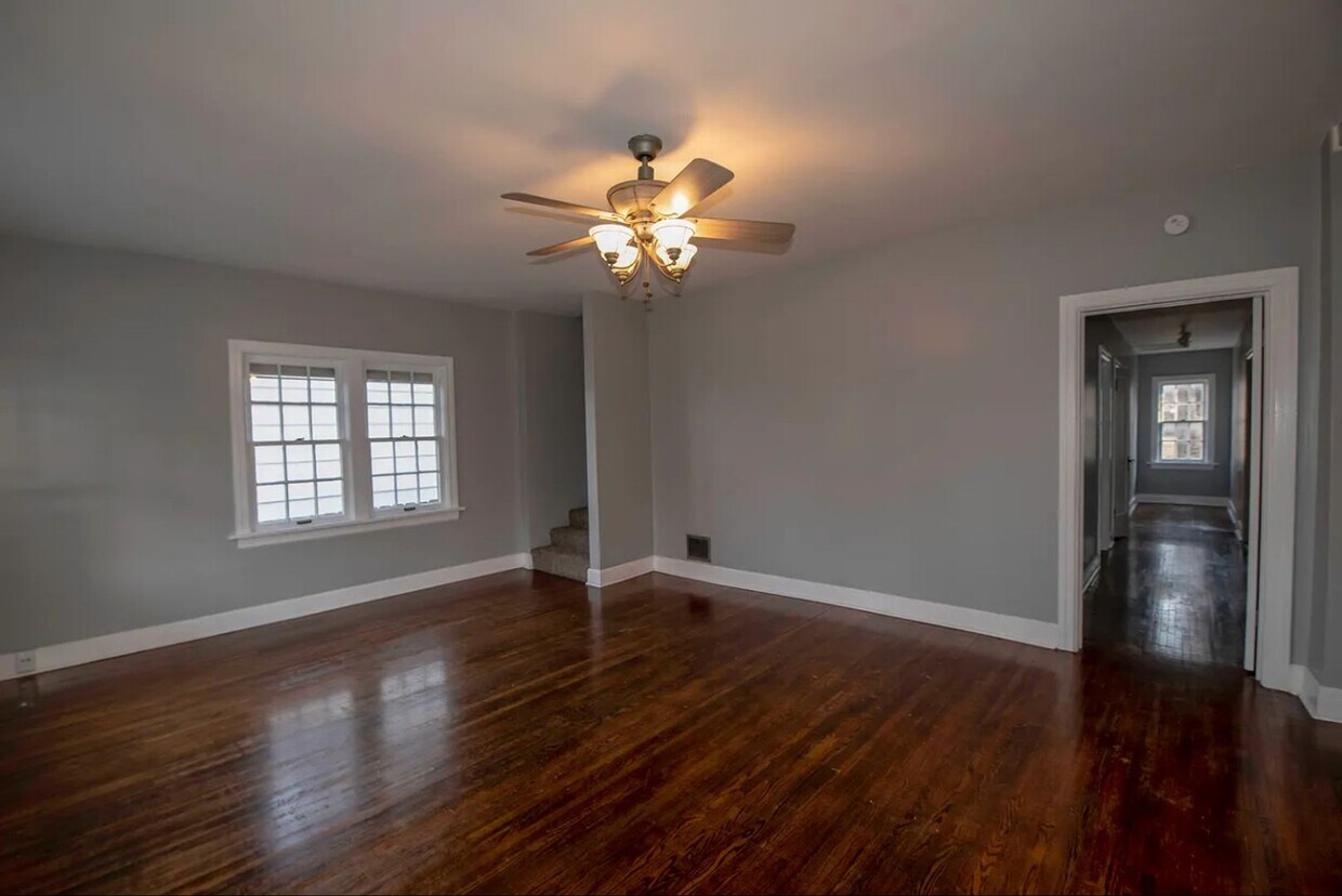Primary Photo - 3 bedroom/2 bath house