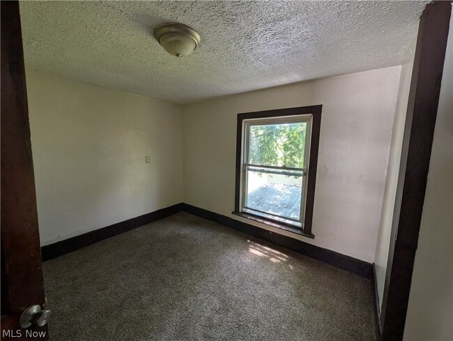 Building Photo - 545 W 36th St