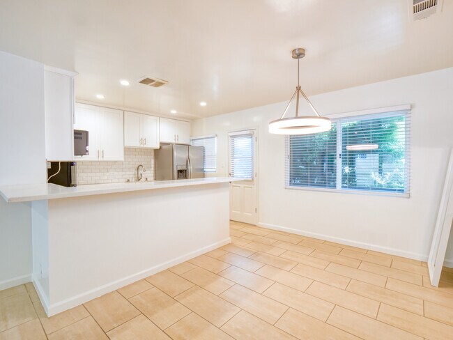 Foto del edificio - Beverly Ray Apartments