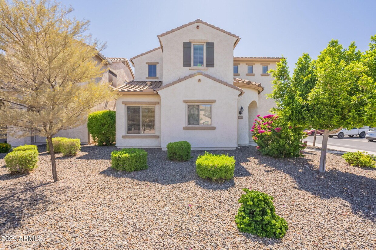Primary Photo - 26638 N Babbling Brook Dr