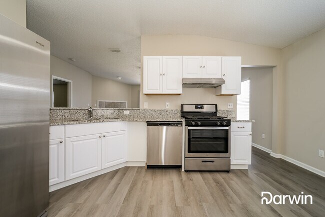 Building Photo - 7461 International Village Dr, Jacksonvill...