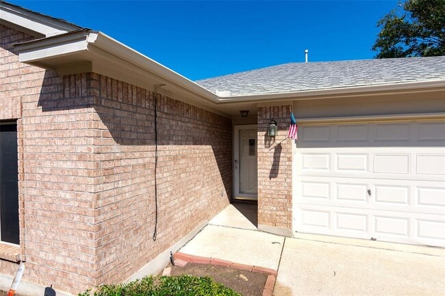 Building Photo - 2321 Friarcreek Loop