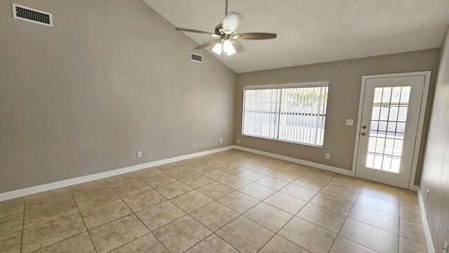Building Photo - $500 off First Months Rent! Newly Renovate...