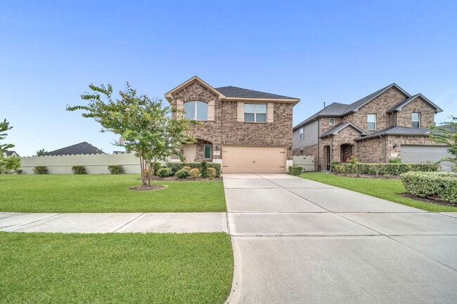 Building Photo - Welcome to this beautifully maintained 2-s...
