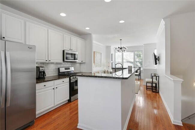 Building Photo - 1082 Park Row N