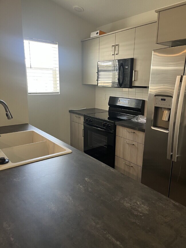 Foto del edificio - "Charming 3-Bed, 2-Bath Gem in Nampa