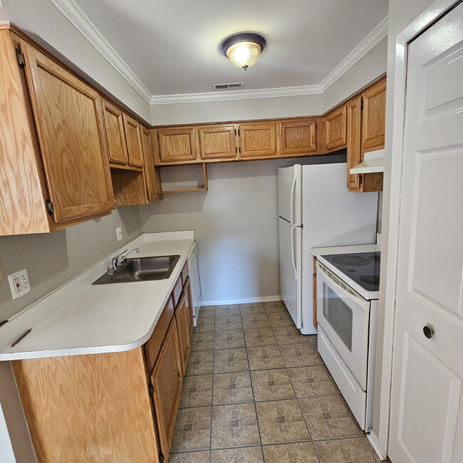 Foto del edificio - 1 Bedroom, 1 Bathroom Condo, 1st Floor and...