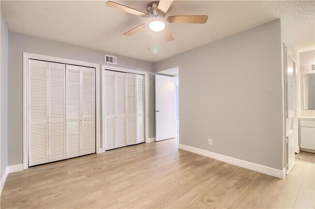 Foto del edificio - Charming 2 Bedroom, 1 Bath Condo in Prime North Central Austin Location