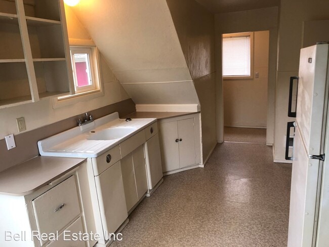 Building Photo - 3 br, 1 bath House - 528 West 28th