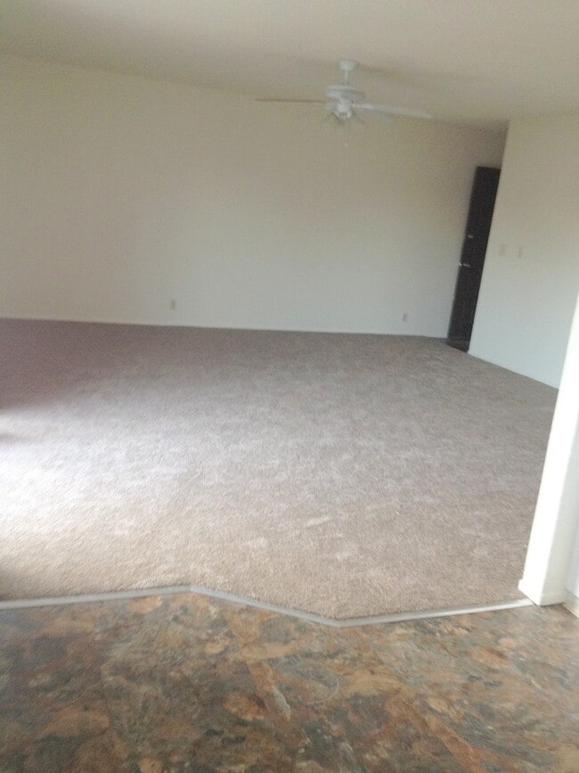 Vista de la sala de estar 2 - 1136 Arthur St