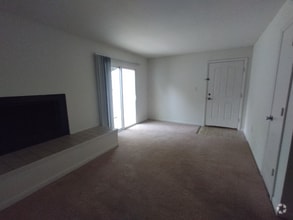 Building Photo - 600 Reusens Rd