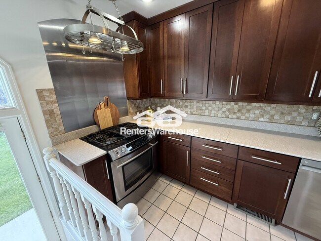 Building Photo - 4555 Highland Dr.