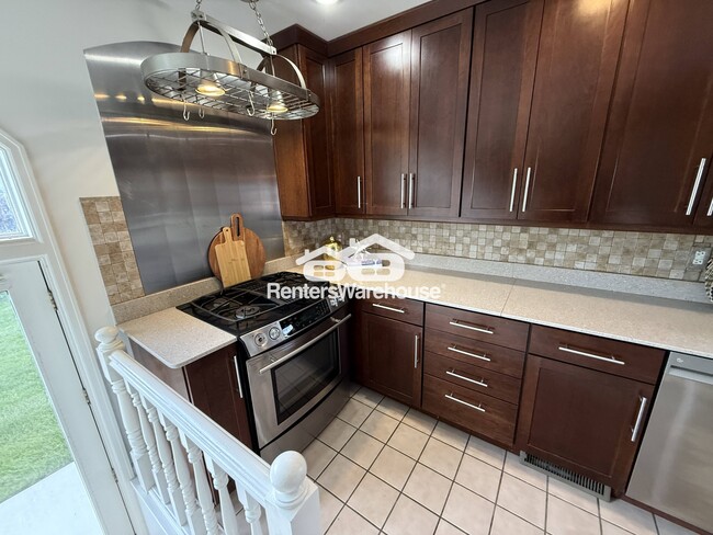 Foto del edificio - 4555 Highland Dr.