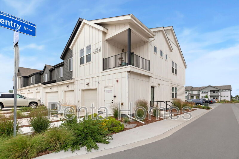 Foto principal - 2702 Barnstormer St